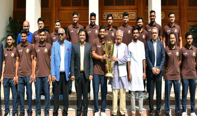 পাকিস্তানকে হোয়াইটওয়াশ করায় ক্রিকেটারদের সংবর্ধনা দিলেন প্রধান উপদেষ্টা