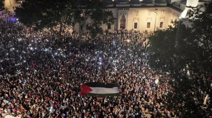 গাজার সমর্থনে ইউরোপজুড়ে লাখ লাখ মানুষের বিক্ষোভ, হাঁড়ি-পাতিল হাতে প্রতিবাদ