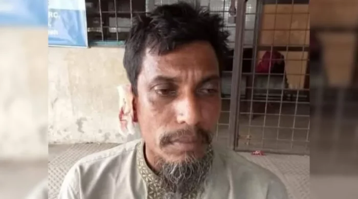 বাকীতে সিগারেট না দেয়ায় দোকানীর কান কামড়ে দিল যুবক