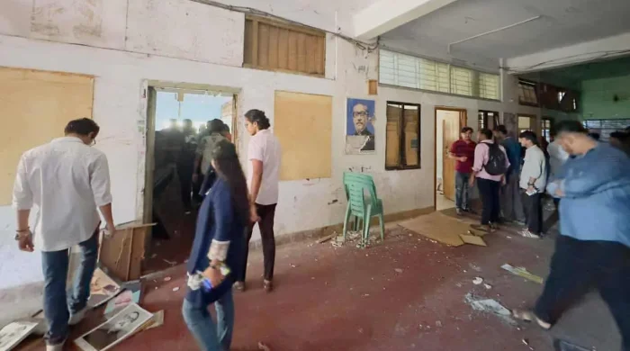 আ.লীগ কার্যালয় ভাঙচুরের পর দখলে নিল এনসিপি