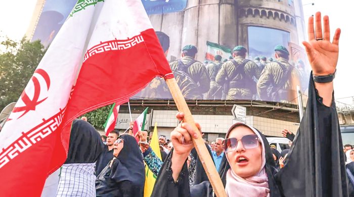 সরকারবিরোধী আন্দোলনে রূপ নিচ্ছে ইরানিদের বিক্ষোভ, ছড়িয়ে পড়েছে দেশজুড়ে