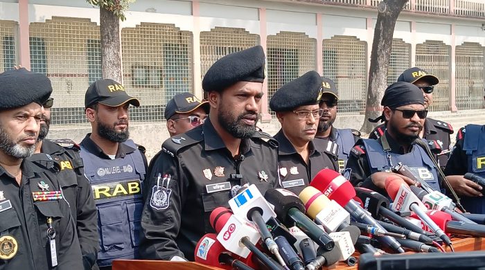ত্রয়োদশ জাতীয় সংসদ নির্বাচন ও গণভোট উপলক্ষে গাইবান্ধায় র‍্যাব ১৩ এর প্রেস ব্রিফিং অনুষ্ঠিত
