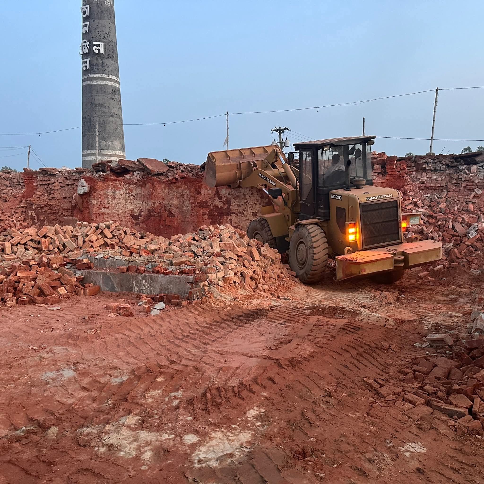 সিরাজগঞ্জে ৫ ইটভাটায় মোবাইল কোর্ট, জরিমানা ১১ লাখ টাকা।