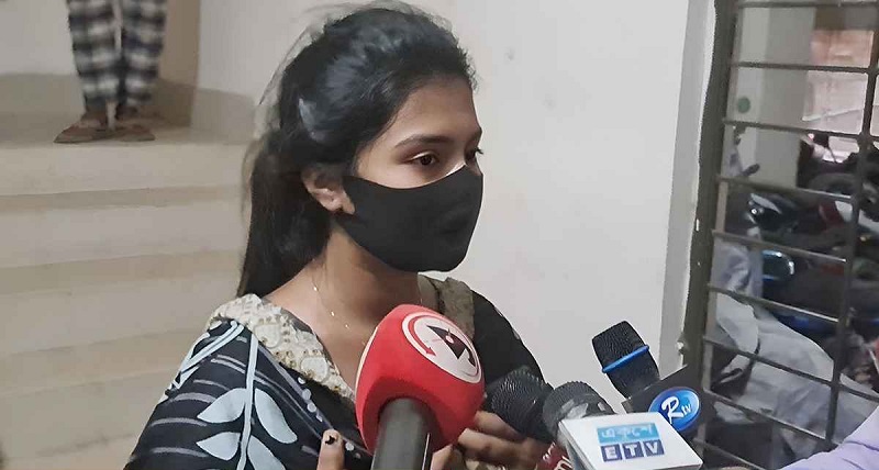 মানসিক চাপ থেকে মদ্যপানের কথা স্বীকার করলেন মোটরসাইকেলে থাকা সেই তরুণী