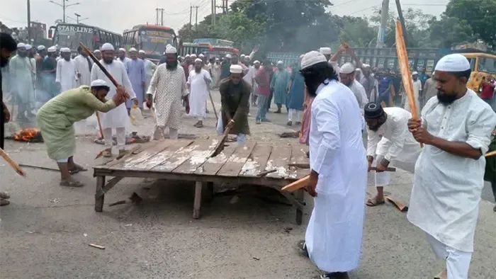ইসলামী যুব আন্দোলনের নেতা হত্যার প্রতিবাদে ঢাকা-চট্টগ্রাম মহাসড়ক অবরোধ