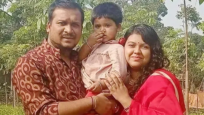 কলকাতায় অগ্নিকাণ্ডে নিহত কুষ্টিয়ার সাংবাদিক দেবাশীষ ও তার পরিবারের শেষ বিদায়