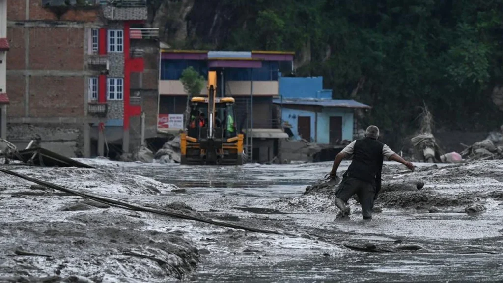 নেপালে বন্যায় মৃতের সংখ্যা ৫৪৭, হাসপাতালগুলোতে স্থান সংকুলান না হওয়ায় বিকল্প ব্যবস্থা