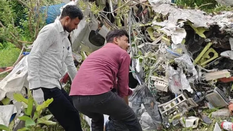 ভারতের কানপুরে প্রশিক্ষণ বিমান বিধ্বস্ত, নিহত দুই পাইলট