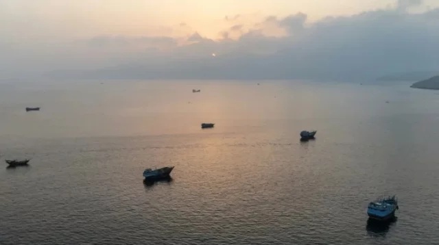 তেহরানের সব শর্ত পূরণ না হওয়া পর্যন্ত হরমুজ প্রণালি খুলবে না ইরান