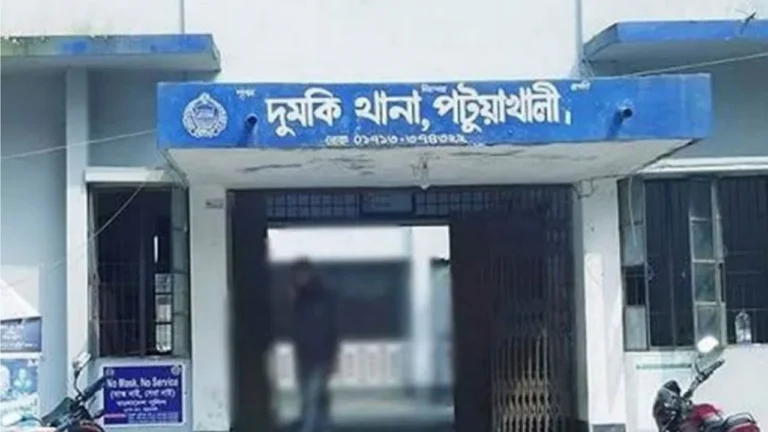 পটুয়াখালীর দুমকিতে মসজিদের কক্ষ থেকে মুয়াজ্জিনের রহস্যজনক মৃত্যু
