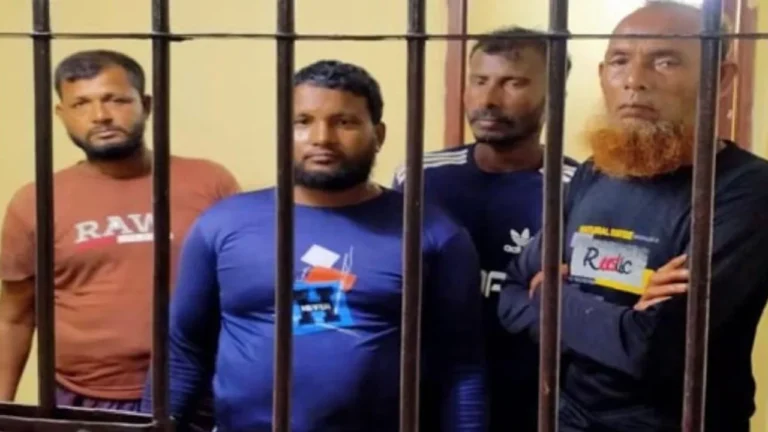 সুন্দরবনে নিষেধাজ্ঞা অমান্য করে মাছ শিকারের দায়ে ৪ জেলে কারাগারে
