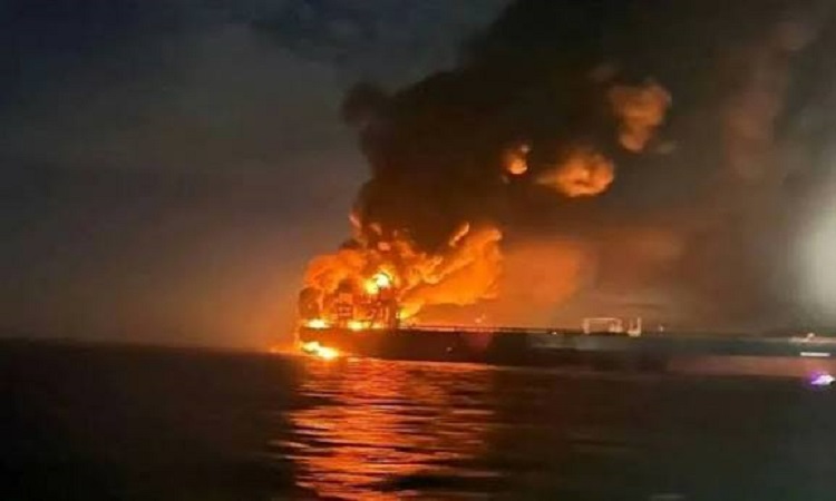 হরমুজ প্রণালীতে সামুদ্রিক মাইনের আঘাতে সুপারট্যাংকারে বিস্ফোরণ ও অগ্নিকাণ্ড