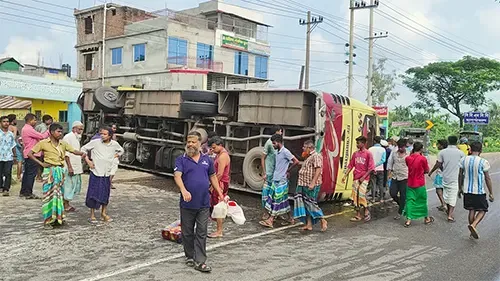ময়মনসিংহে বাস-মাহিন্দ্রা-সিএনজি সংঘর্ষে নিহত ২, আহত ৬
