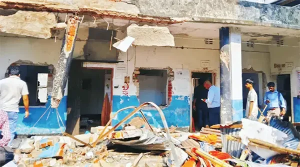রাড্ডা স্বাস্থ্যকেন্দ্রে তাণ্ডব: মূল নির্দেশদাতারা এখনো ধরাছোঁয়ার বাইরে