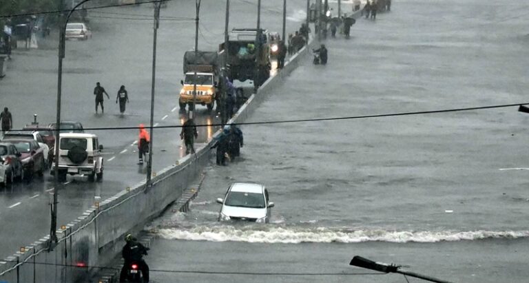 ভারতে প্রবল বর্ষণ ও বন্যায় প্রাণহানি ৫৬ জনের