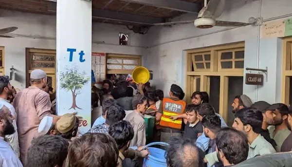 পেশোয়ারে স্কুলের ছাদ ধসে ২৯ জনের প্রাণহানি