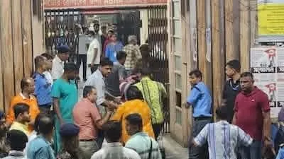কলকাতায় পূজামণ্ডপে পদদলিত হয়ে এক শিশুসহ নিহত ১৭