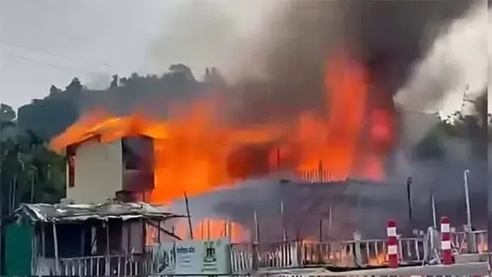 ইনানীতে রিসোর্টে অগ্নিকাণ্ড: মামলা ও গ্রেপ্তার ১
