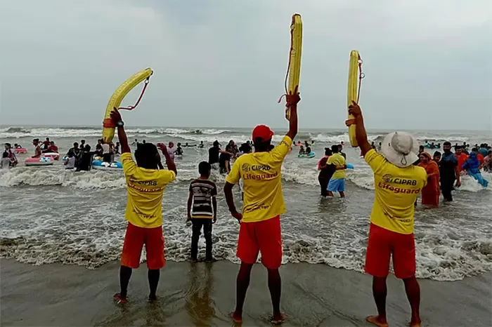হিমছড়ি সৈকতে ৪ পর্যটকের প্রাণহানি, নিখোঁজ ১