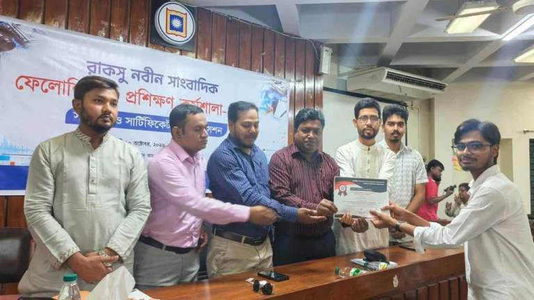 সাংবাদিকতায় হাতেখড়ি: রাকসুর কর্মশালা শেষে সনদ পেলেন ২৮ শিক্ষার্থী
