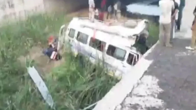 রাজস্থানে নিয়ন্ত্রণ হারিয়ে খাদে বাস, নিহত ৮