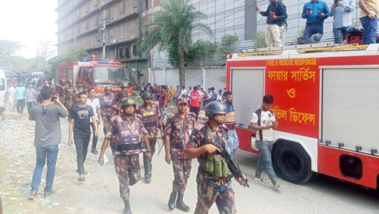 টঙ্গীতে ওষুধ কারখানায় আগুন, নিয়ন্ত্রণে সেনা ও বিজিবি