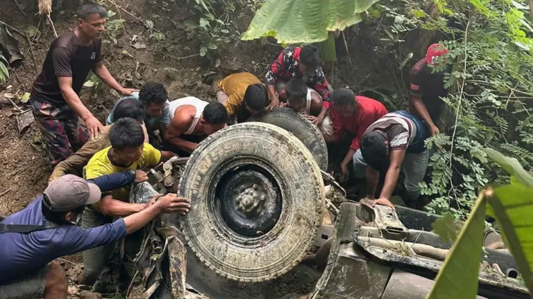 বান্দরবানের থানচিতে পর্যটকবাহী গাড়ি খাদে পড়ে নিহত ২