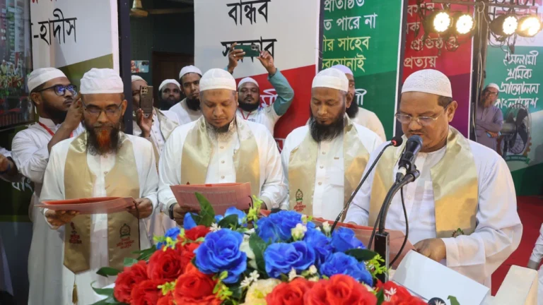 স্থানীয় নির্বাচনে চাঁদাবাজ ও নৈরাজ্যকারীদের বর্জন করুন: চরমোনাই পীর