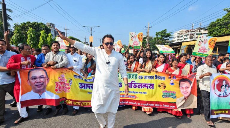 চট্টগ্রামে প্রধানমন্ত্রীর সফর নিয়ে সনাতন ধর্মাবলম্বীদের আনন্দ মিছিল