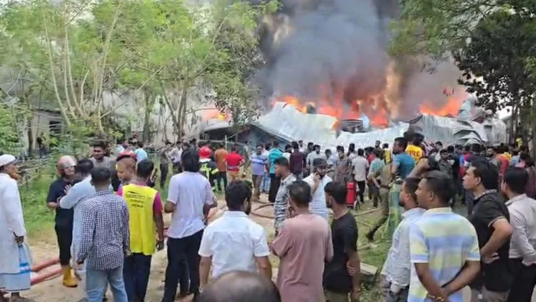 গাজীপুরে সুপ্রিম গার্মেন্টসের গুদামে আগুন পৌনে চার ঘণ্টায়