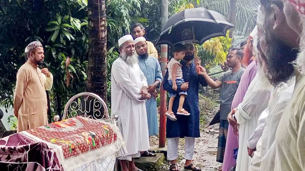 সন্তানকে আগলে রাখতে গিয়ে ডেঙ্গুতে প্রাণ হারালেন তরুণী মা