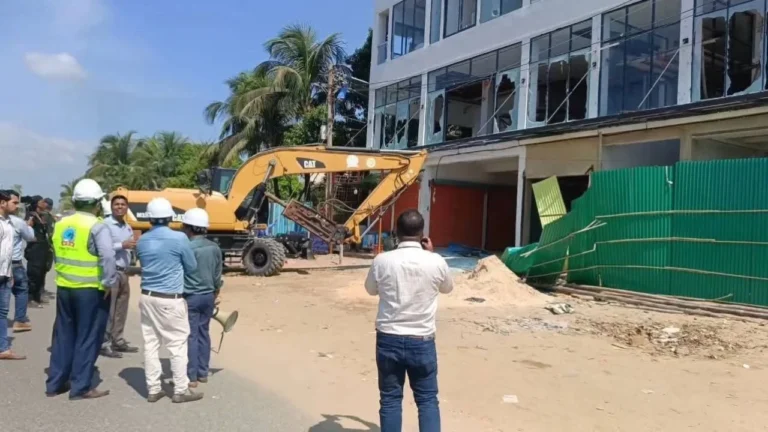 ইনানীতে হোটেল ভাঙচুর ও আইনি জটিলতায় পর্যটন খাতে উদ্বেগ