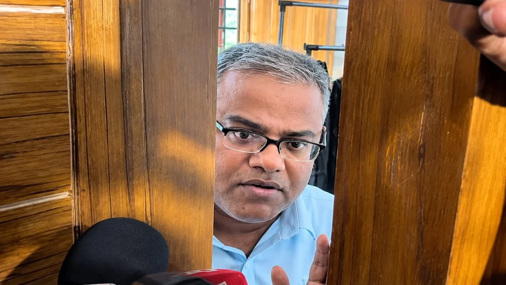 হাসপাতাল থেকে ফিরেই ভার্চুয়াল সিন্ডিকেট সভা ডাকলেন চুয়েট উপাচার্য